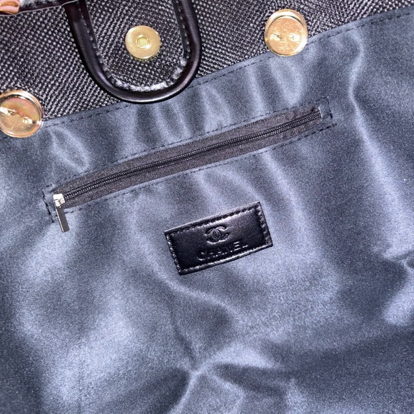 Black and Gold Chain Tote - Picture 5 of 9